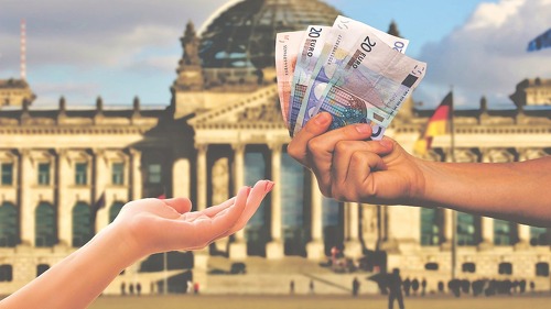 Eine wichtige Steueränderung des Jahressteuergesetzes 2024 betrifft die Umsatzgrenzen für die Kleinunternehmerregelung (Symbolbild).