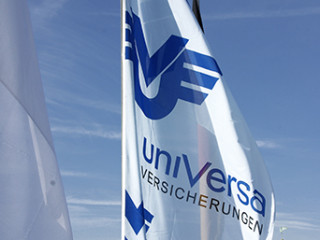 Die uniVersa hat mit FLEXXhouse eine neue Wohngebäudeversicherung eingeführt, die drei Tarifvarianten, fünf Erweiterungsbausteine und eine optionale Allgefahrendeckung bietet.