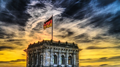 „Politik und Bevölkerung entfremden sich immer mehr“, so ein Fazit der repräsentativen R+V-Langzeitstudie „Die Ängste der Deutschen“ im Vorfeld der Bundestagswahl.