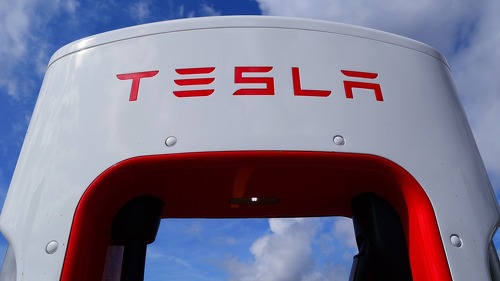 Die Bundesanstalt für Finanzdienstleistungsaufsicht (BaFin) hat gegen die Tesla Financial Service GmbH Bußgelder verhängt.