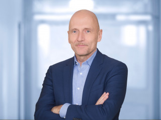 Prof. Dr. Volker Gruhn ist Gründer und Vorsitzender des Aufsichtsrates der adesso SE.