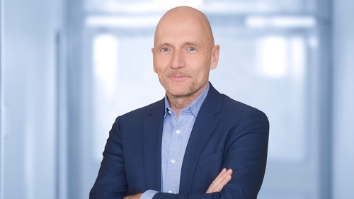 Prof. Dr. Volker Gruhn ist Gründer und Vorsitzender des Aufsichtsrates der adesso SE.