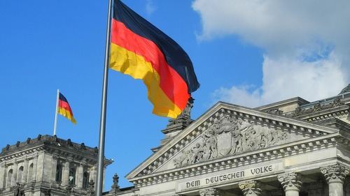 Nach der Bundestagswahl richten Vermittlerverbände klare Forderungen an die künftige Führung.