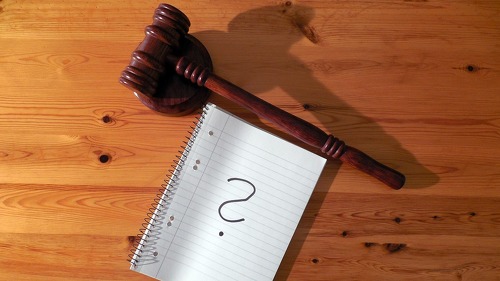 Die Risikoeinstufung des offenen Immobilienfonds „UniImmo: Wohnen ZBI“ war zu niedrig angesetzt, entschied das LG Nürnberg-Fürth. Welche Folgen das Urteil haben könnte.