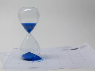 Rechtsanwälte müssen Fristen nicht doppelt prüfen, sofern sie sich auf eine funktionierende Organisation und die Vermerke in den Handakten verlassen können, entschied das Bundesarbeitsgericht (BAG).