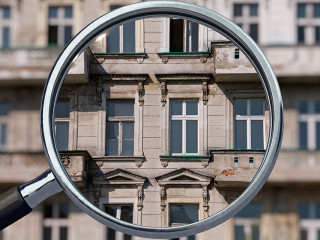 Wer eine Eigentumswohnung vermietet und regelmäßig in die Erhaltungsrücklage einzahlt, kann diese Beträge nicht sofort steuerlich geltend machen.