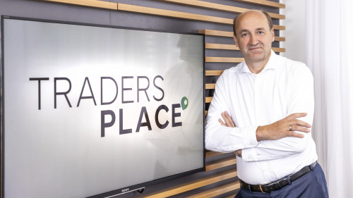 Ernst Huber, Gründer und CEO von Traders Place: “Unsere Kunden können bei ETF-Sparplänen nun aus rund 1.125 Indexfonds wählen und ihre regelmäßige Sparrate jedes Jahr dynamisch um einen selbst festgelegten Prozentsatz erhöhen.”