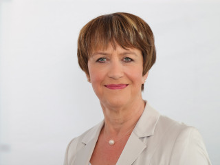 „Wir sehen, dass die Politik in vielen Bereichen sparen muss, aber die Gesundheitsversorgung darf nicht unter die Räder kommen“, mahnt Doris Pfeiffer