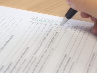 Mit der DIN-Norm 77235 steht Maklern und Finanzberatern eine standardisierte Methode zur Finanz- und Risikoanalyse von Gewerbekunden zur Verfügung.