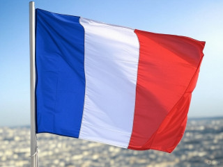 Während in Frankreich fast alle Haushalte gegen Naturkatastrophen versichert sind, liegt die Quote in Deutschland nur bei 50 Prozent. Verbraucherschützer fordern deshalb eine verpflichtende Elementarschadenversicherung nach französischem Vorbild.