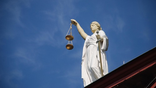 Wie können Versicherungsmakler ihre Haftung begrenzen, ohne gegen gesetzliche Vorgaben zu verstoßen? Auf der Fachtagung der Kanzlei Michaelis gab es klare Antworten.