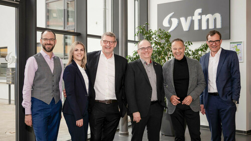 v.l.n.r.: Sascha Hartmann (vfm), Ulla Dörfler (vfm), Michael Cuepper
(Geschäftsführer der Zurich ZBV), Alexander Retsch (vfm), Kai Müller (Bereichsvorstand),
Klaus Liebig (Geschäftsführer vfm)