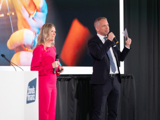 Christine Schönteich und Norbert Porazik, Geschäftsführer der Fonds Finanz, eröffneten die MMM 2025