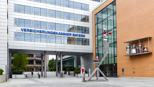Die Versicherungskammer ist der größte öffentliche Versicherer in Deutschland und zählt zu den Top Ten der Erstversicherer bundesweit.