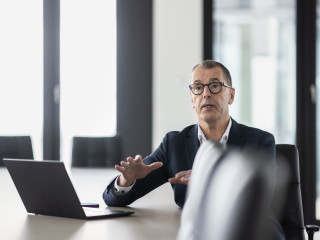 Union Investment: Hans Joachim (Aki) Reinke wird zum 1. April 2026 nach 35 Jahren im Unternehmen den Vorsitz abgeben.