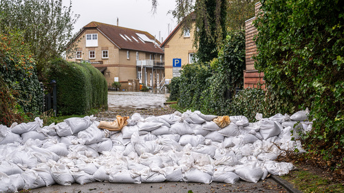 Sandsackdamm gegen Hochwasser