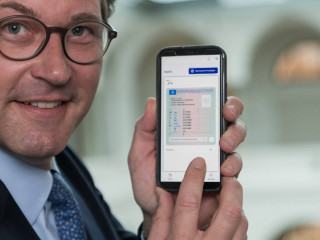 Der erste Versuch des digitalen Führerscheins unter dem damaligen Verkehrsminister Andreas Scheuer (CSU) musste 2021 innerhalb weniger wieder zurückgezogen werden.