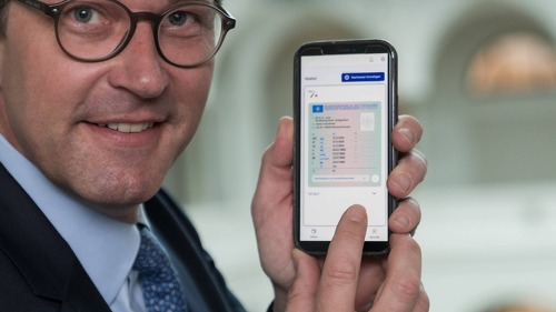 Der erste Versuch des digitalen Führerscheins unter dem damaligen Verkehrsminister Andreas Scheuer (CSU) musste 2021 innerhalb weniger wieder zurückgezogen werden.