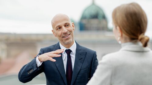 Leibingers Aussagen sind nicht nur Ausdruck industriepolitischer Sorgen, sondern auch ein deutlicher Fingerzeig in Richtung Brüssel und Washington.