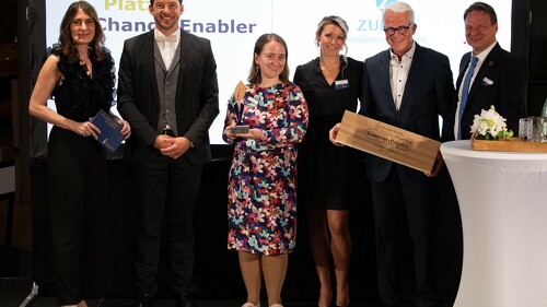 Für Zurich entgegengenommen haben die Auszeichnung v.l. Danny Steiner, Elena Göttsche, Verena Sündermann und Ulrich Christmann