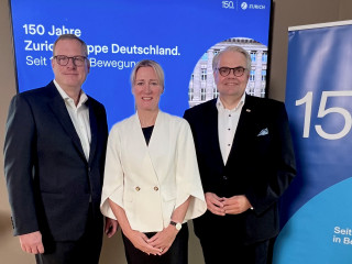 Beim Medien-Empfang der Zurich Gruppe Deutschland anlässlich des 150. Jubiläums v.l. Dr. Carsten Schildknecht (Vorstandsvorsitzender), Petra Riga-Müller (Vorständin Commercial Insurance) und Bernd O. Engelien (Leiter Politik & Unternehmenskommunikation).