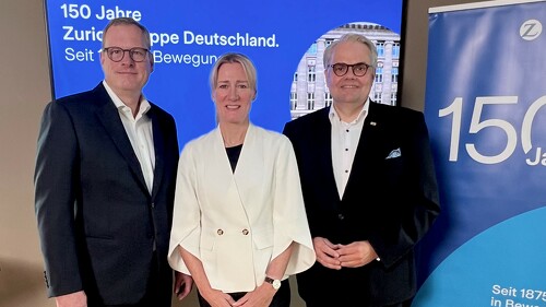 Beim Medien-Empfang der Zurich Gruppe Deutschland anlässlich des 150. Jubiläums v.l. Dr. Carsten Schildknecht (Vorstandsvorsitzender), Petra Riga-Müller (Vorständin Commercial Insurance) und Bernd O. Engelien (Leiter Politik & Unternehmenskommunikation).