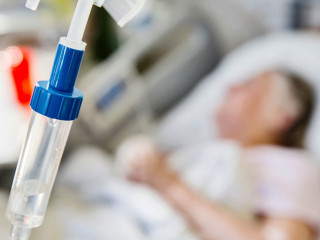 Neun Arztbesuche pro Kopf und Jahr – das ist im internationalen Vergleich ein Spitzenwert. Doch statt einer flächendeckend guten Versorgung offenbart sich ein System am Limit.