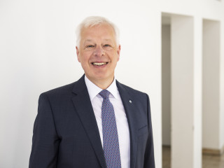 Dr. Gerhard Schmitz ist Vorstandsvorsitzender