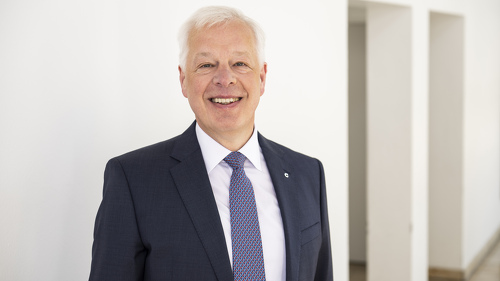 Dr. Gerhard Schmitz ist Vorstandsvorsitzender