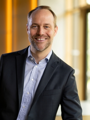 R+V Versicherung: Nils Reich, bislang CEO Health bei Axa, übernimmt ab September 2025 das Schaden-/Unfallgeschäft – und künftig auch den Maklervertrieb.