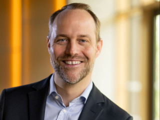 R+V Versicherung: Nils Reich, bislang CEO Health bei Axa, übernimmt ab September 2025 das Schaden-/Unfallgeschäft – und künftig auch den Maklervertrieb.