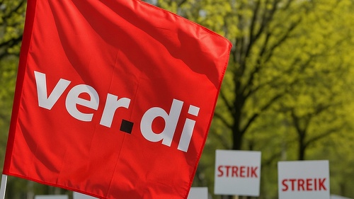 1.400 Versicherungsbeschäftigte streiken in Baden-Württemberg – Druck vor Tarifrunde steigt.