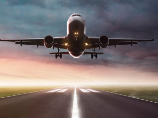 Ob die Reform in der vorliegenden Form umgesetzt wird, entscheidet das Europäische Parlament nach der Sommerpause. Es kann den Vorschlag ablehnen, annehmen oder Änderungen einbringen. Finanztip appelliert an die Abgeordneten, den hohen Verbraucherschutz im Flugverkehr zu erhalten.