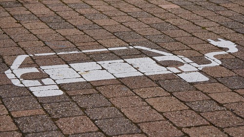 Die Schadendaten von Elektroautos und Fahrzeugen mit Verbrennungsmotor gleichen sich weiter an.