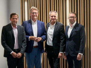v.l.n.r.: Patrick Vehoff, Vorstand die Bayerische ProKunde AG & compexx Finanz AG , Martin Gräfer, Vorstandsmitglied der Bayerischen, Frank Lamsfuß, Vorstandsmitglied der BarmeniaGothaer und Markus Brochenberger, Vorstandsvorsitzender der compexx Finanz AG.