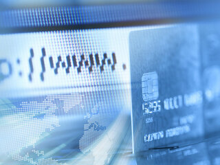 webadresse-mit-kreditkarte-blau-18793882-FO-alphaspirit