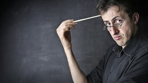 mann-kritischer-blick-89733571-FO-olly