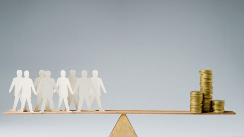 papier-wippe-menschen-geld-66653069-FO-pogonici