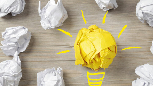 gelbe-papiergluehbirne-72352560-FO-Coloures-pic