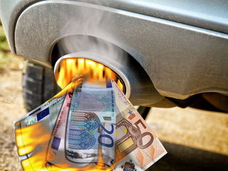 AuspuffVerbrenntGeld-45116931-FO-JuergenFaelchle