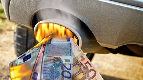 AuspuffVerbrenntGeld-45116931-FO-JuergenFaelchle