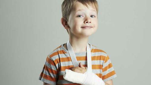 JungeGipsarm_85238195_FO_eugenepartyzan