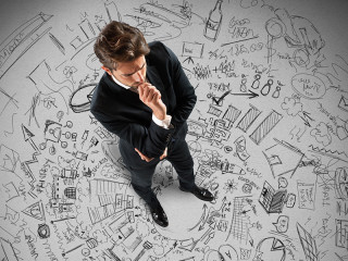 mann-auf-papierzeichnung-81750194-FO-alphaspirit