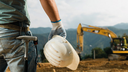 Bauarbeiter-mit-Helm-71209898-FO-shotsstudio