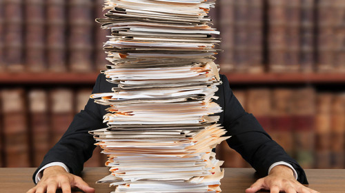 MannHinterAktenstapel-FO-80753374-BillionPhotos-com