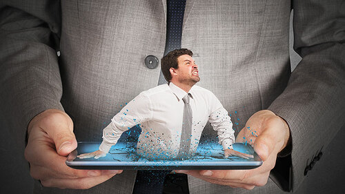 MannStecktInTablet-81585754-fo-alphaspirit