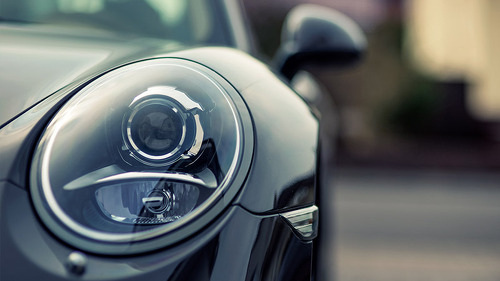 sportwagen-schwarz-80060932-FO-satware-AG