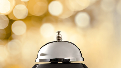 rezeptiosglocke-gold-93050698-FO-BillionPhotos.com