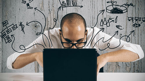 MannLaptopRechnen-48457291-FO-alphaspirit