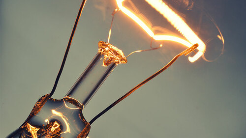 GluehBirneCloseUp-62959634-FO-chones